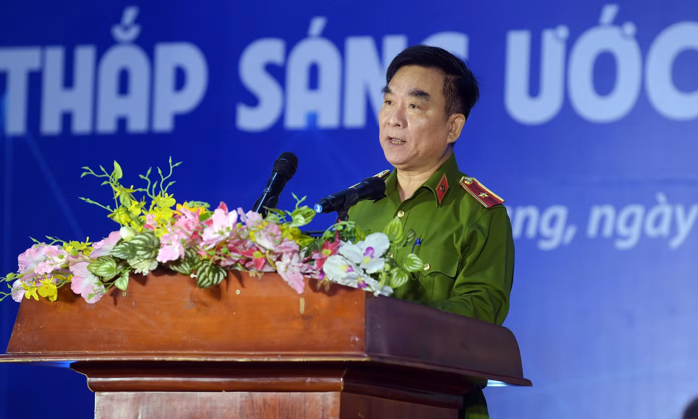 Thiếu tướng Nguyễn Việt Hùng phát biểu tại chương trình. Ảnh: Xuân Tùng