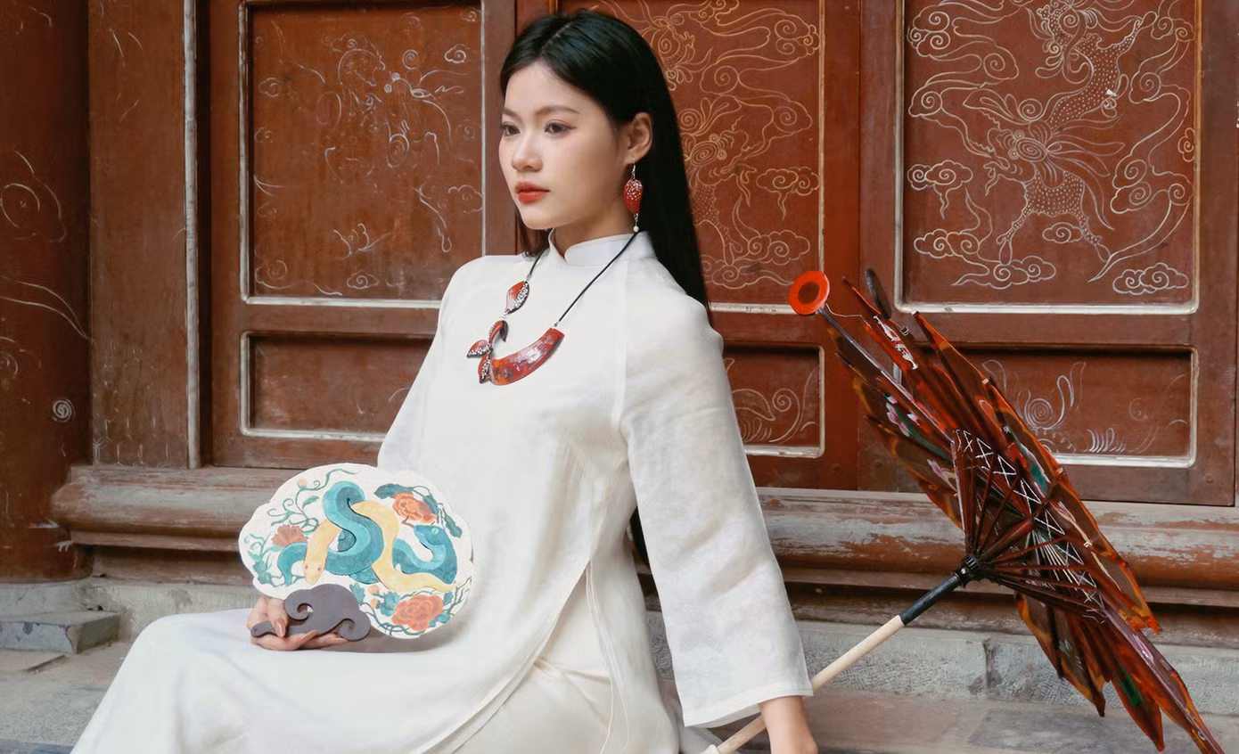 Yến Linh nói cô vốn nhút nhát, rụt rè, lo sợ nhiều điều. “Tôi biết mình còn nhiều thiếu sót và vẫn luôn cố gắng từng ngày để thay đổi bản thân, trở thành phiên bản tốt hơn”, người đẹp cho biết. Yến Linh kể cô giấu bạn bè việc đăng ký tham gia sơ khảo Hoa hậu Việt Nam 2024 và muốn đi thi, cố gắng trong thầm lặng.