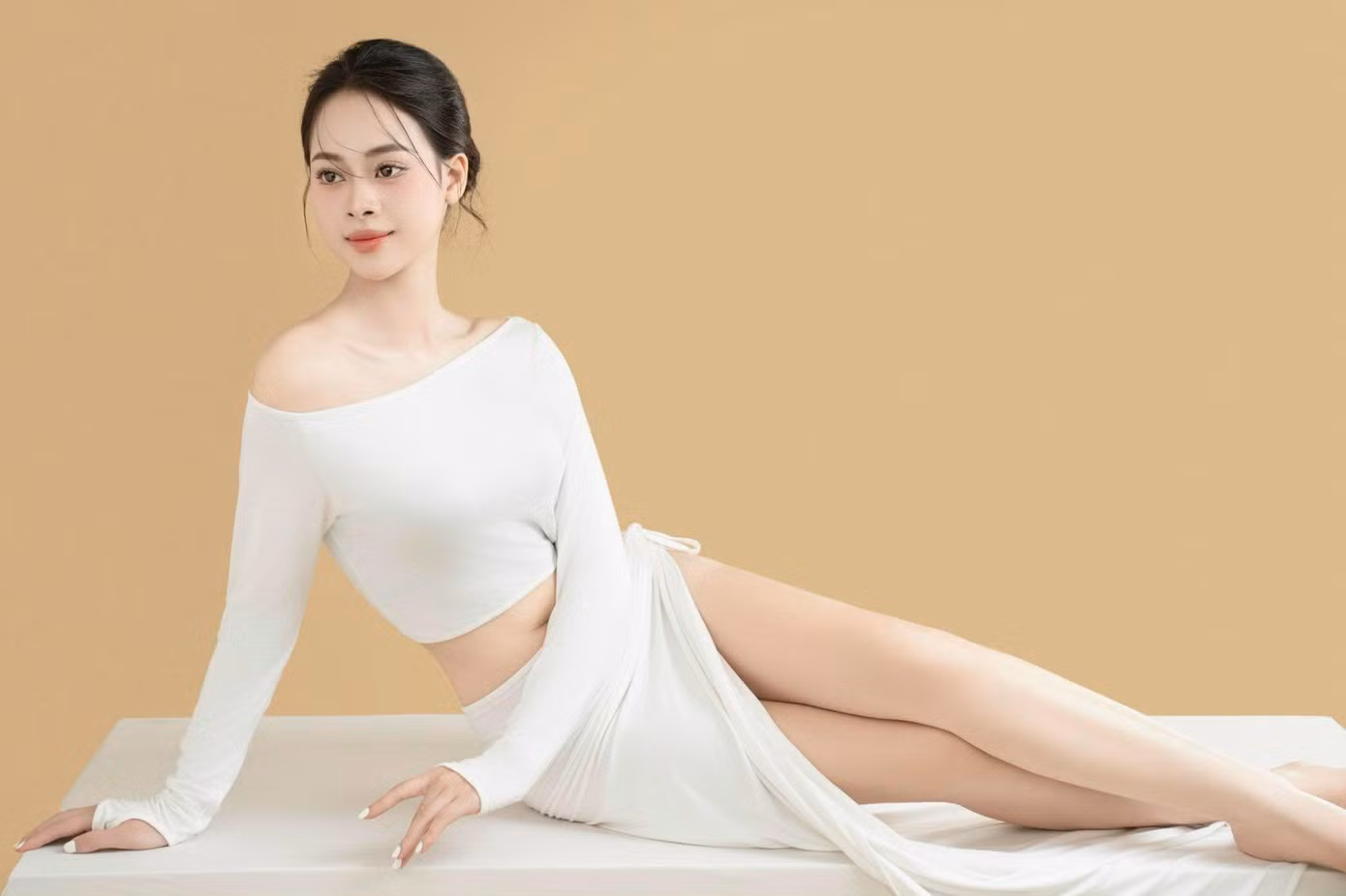 Kiều Trinh kể cách đây một năm, cô bị ngã cầu thang, gãy xương mu bàn chân. "Khi đó, tôi khóc rất nhiều vì từ nhỏ đã muốn thi hoa hậu và ước rằng mình được đứng trên sân khấu của cuộc thi hoa hậu một lần. Sau tai nạn, tôi đã tập luyện hàng ngày và bằng sự cố gắng không ngừng, tôi đã đi được trên đôi giày cao gót. Giờ đây, tôi đã thực hiện được ước mơ khi lọt vào top 41 Hoa hậu Việt Nam 2024", cô chia sẻ.