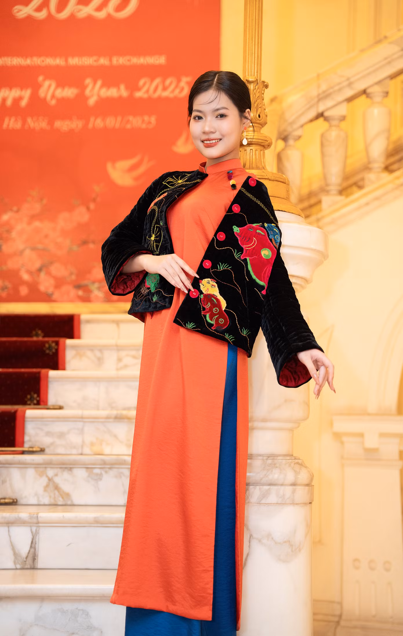 Yến Linh đang là sinh viên ngành Thiết kế nội thất tại Đại học Mỹ Thuật Công Nghiệp. Cô có bằng tiếng Nhật JLPT, hạng N4.