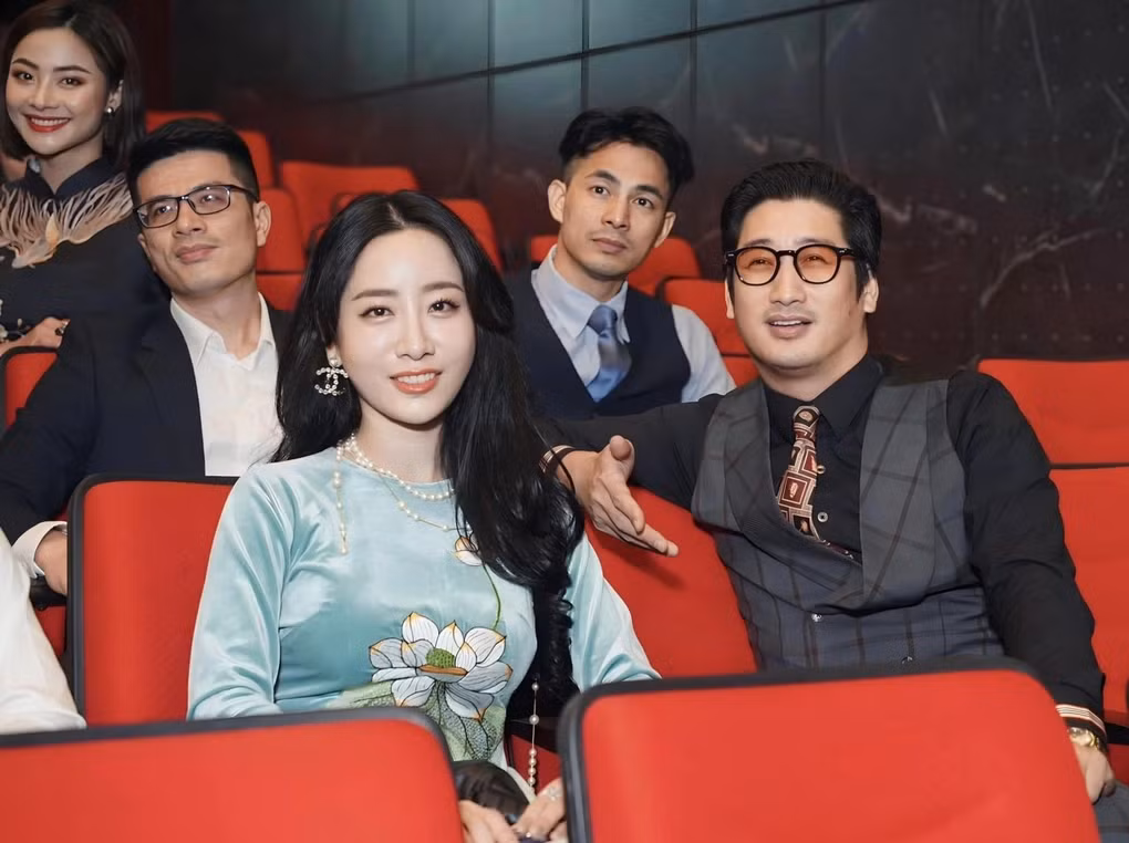 Ngọc Quỳnh và Thùy Anh cùng công tác tại Nhà hát Kịch Hà Nội.