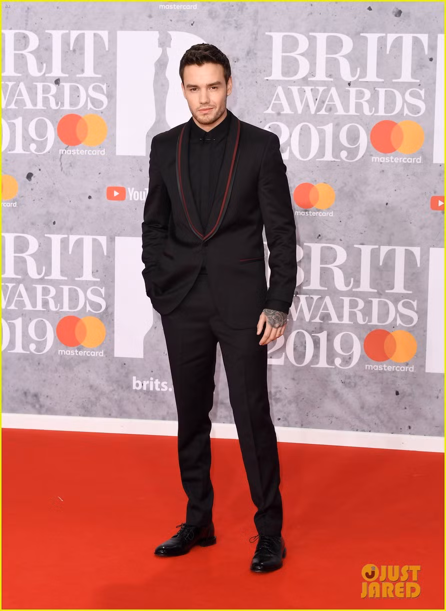 Muôn kiểu váy xuyên thấu, siêu gợi cảm của sao trên thảm đỏ BRITs 2019 ảnh 21
