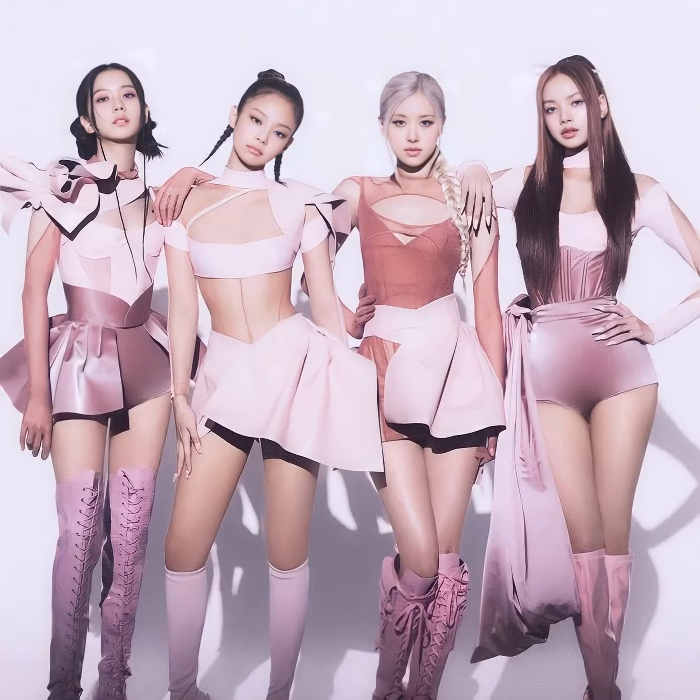 BlackPink trở thành nhóm nhạc nữ thứ 2 trong lịch sử bán được hơn 1 triệu vé khi lưu diễn vòng quanh thế giới, sau Spice Girls.