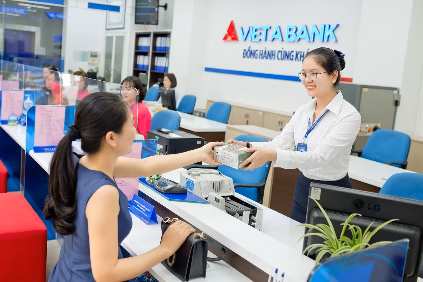 HoSE chấp thuận cho VietABank niêm yết gần 540 triệu cổ phiếu VAB, tương đương vốn điều lệ gần 5.400 tỷ đồng.