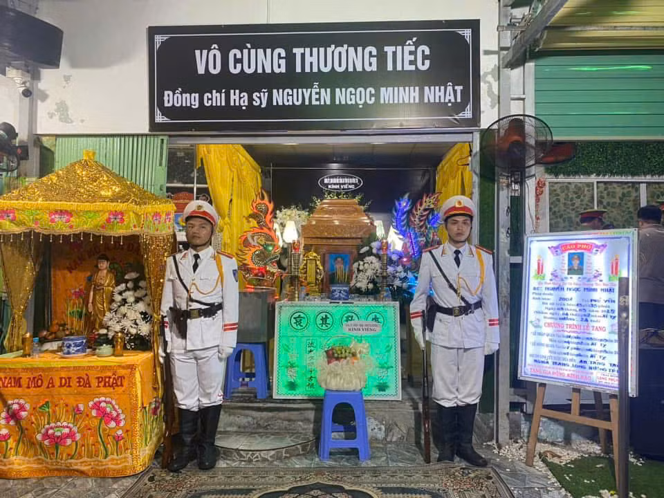 Thăng cấp bậc hàm từ hạ sĩ lên thượng sĩ nghĩa vụ kể từ ngày 3/3/2025 đối với đồng chí Nguyễn Ngọc Minh Nhật.