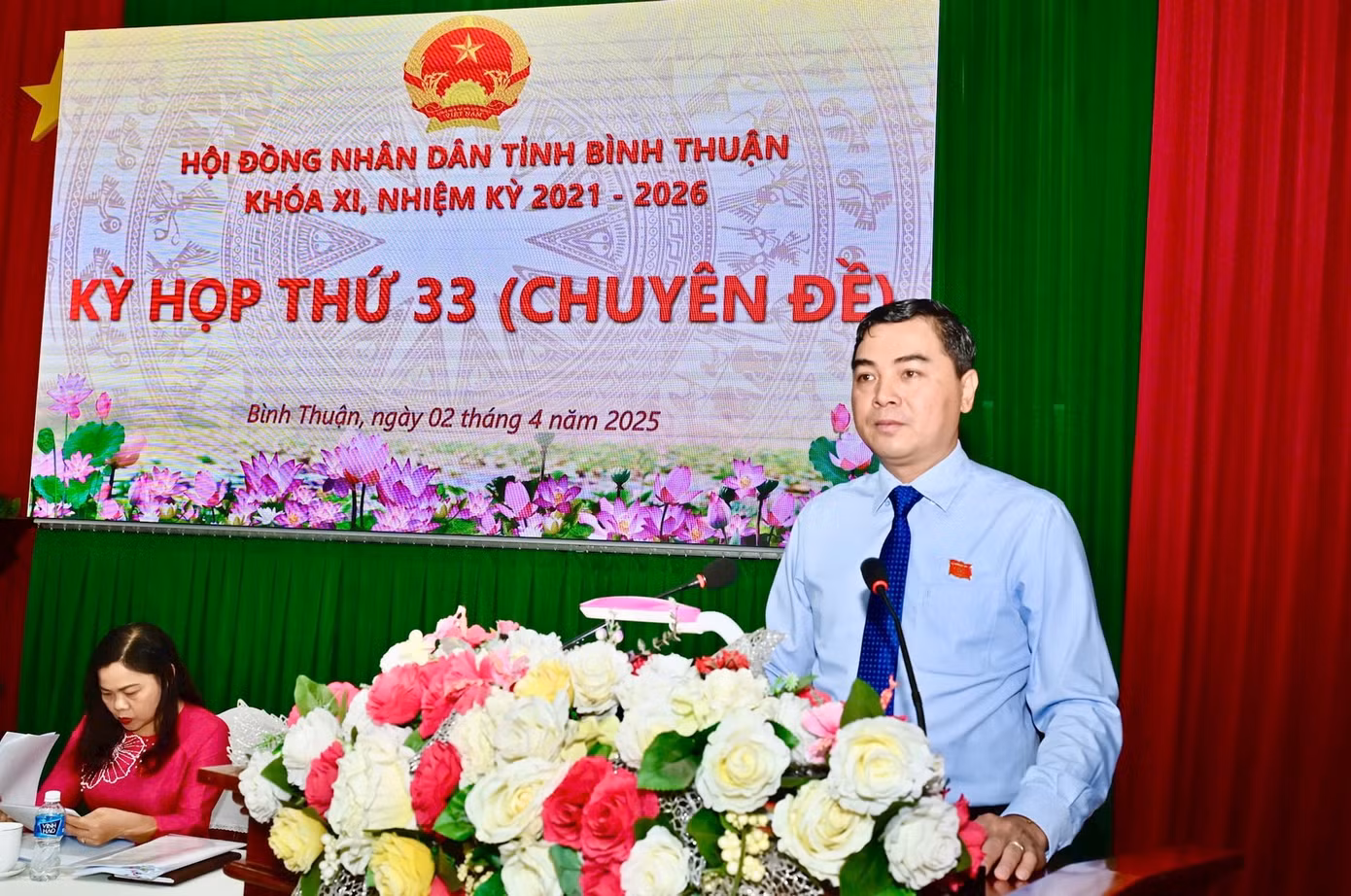 Ông Nguyễn Hoài Anh, Bí thư Tỉnh ủy - Chủ tịch HĐND tỉnh Bình Thuận phát biểu khai mạc kỳ họp. Ảnh: Báo Bình Thuận.