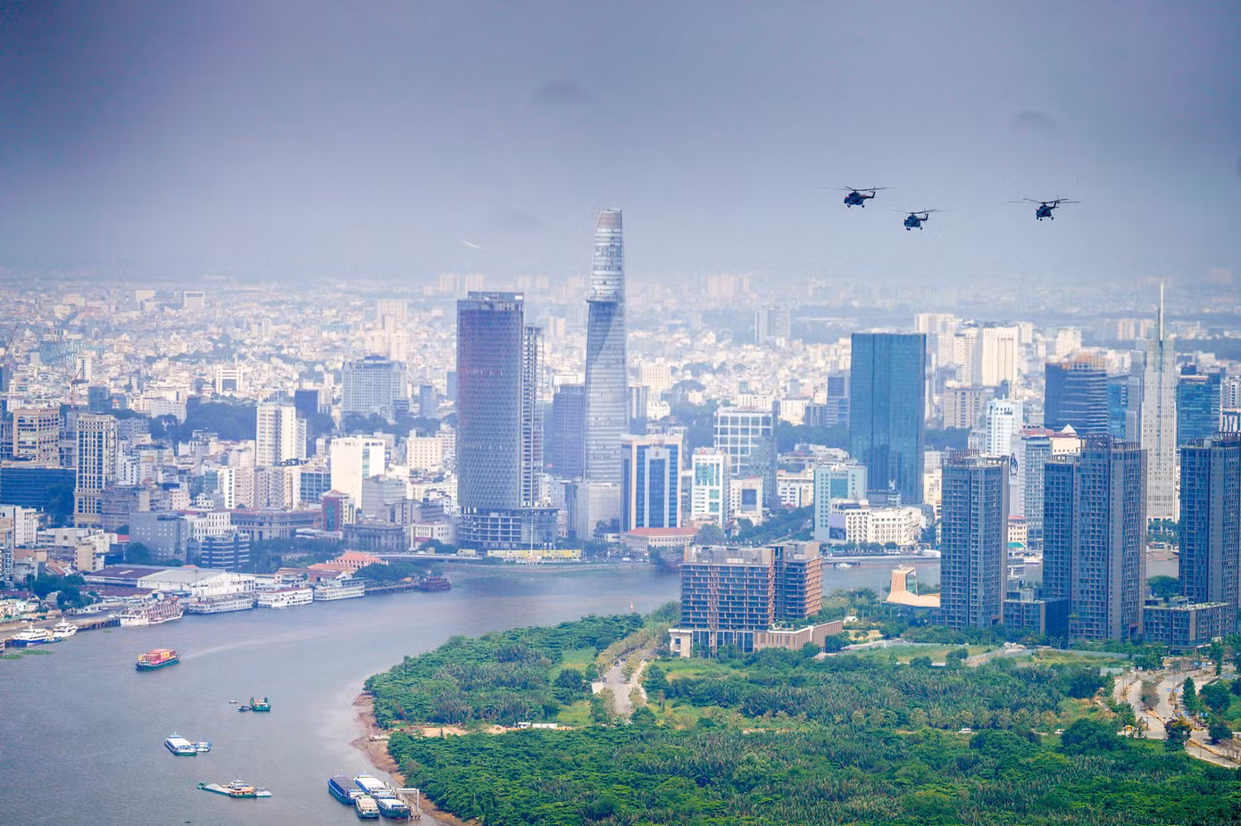 Đôi bờ sông Sài Gòn hiện đại, sang trọng.