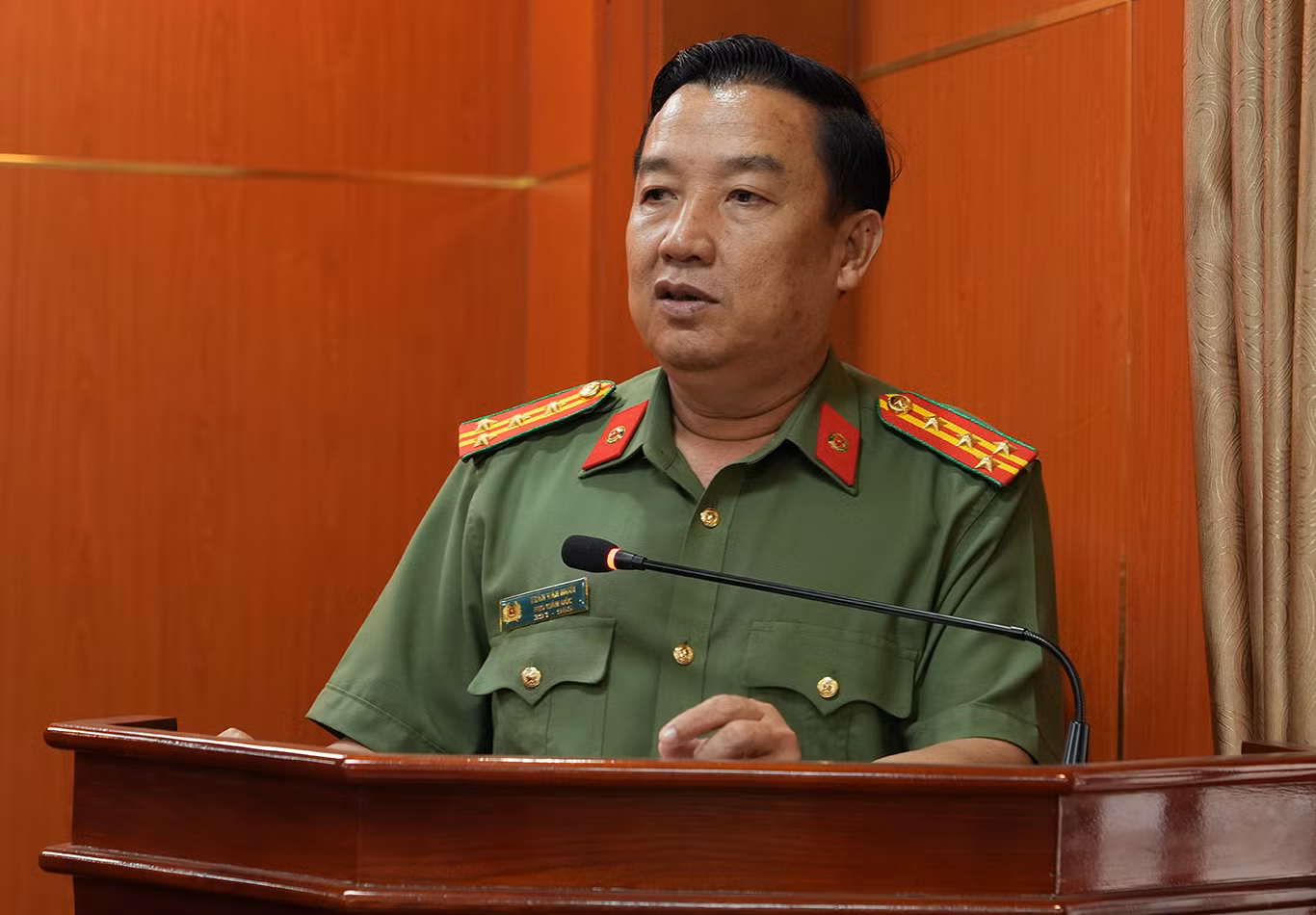 Đại tá Trần Văn Mười - Phó Bí thư Đảng ủy, Phó Giám đốc Công an tỉnh Bình Thuận phát biểu chỉ đạo tại lễ công bố. Đại tá Trần Văn Mười - Phó Bí thư Đảng ủy, Phó Giám đốc Công an tỉnh Bình Thuận phát biểu chỉ đạo tại lễ công bố.