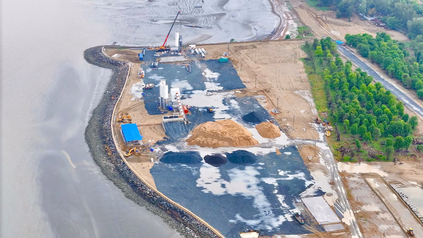 Đến đầu năm 2025, ông Bùi Xuân Cường - Phó Chủ tịch UBND TPHCM đã ký quyết định số 340/QĐ-UBND duyệt đồ án quy hoạch chi tiết tỷ lệ 1/500 Khu đô thị du lịch lấn biển Cần Giờ (huyện Cần Giờ) với 4 phân khu A, B, C và D-E.