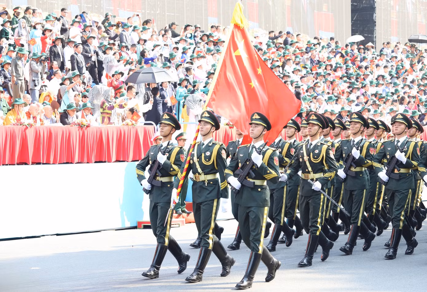 Khối Đoàn Nghi lễ Danh dự Quân Giải phóng nhân dân Trung Quốc. Đoàn Nghi lễ Danh dự Quân Giải phóng nhân dân Trung Quốc được thành lập vào năm 1952, có nhiệm vụ chính là phục vụ nghi lễ cho Đảng, Nhà nước và Quân đội.