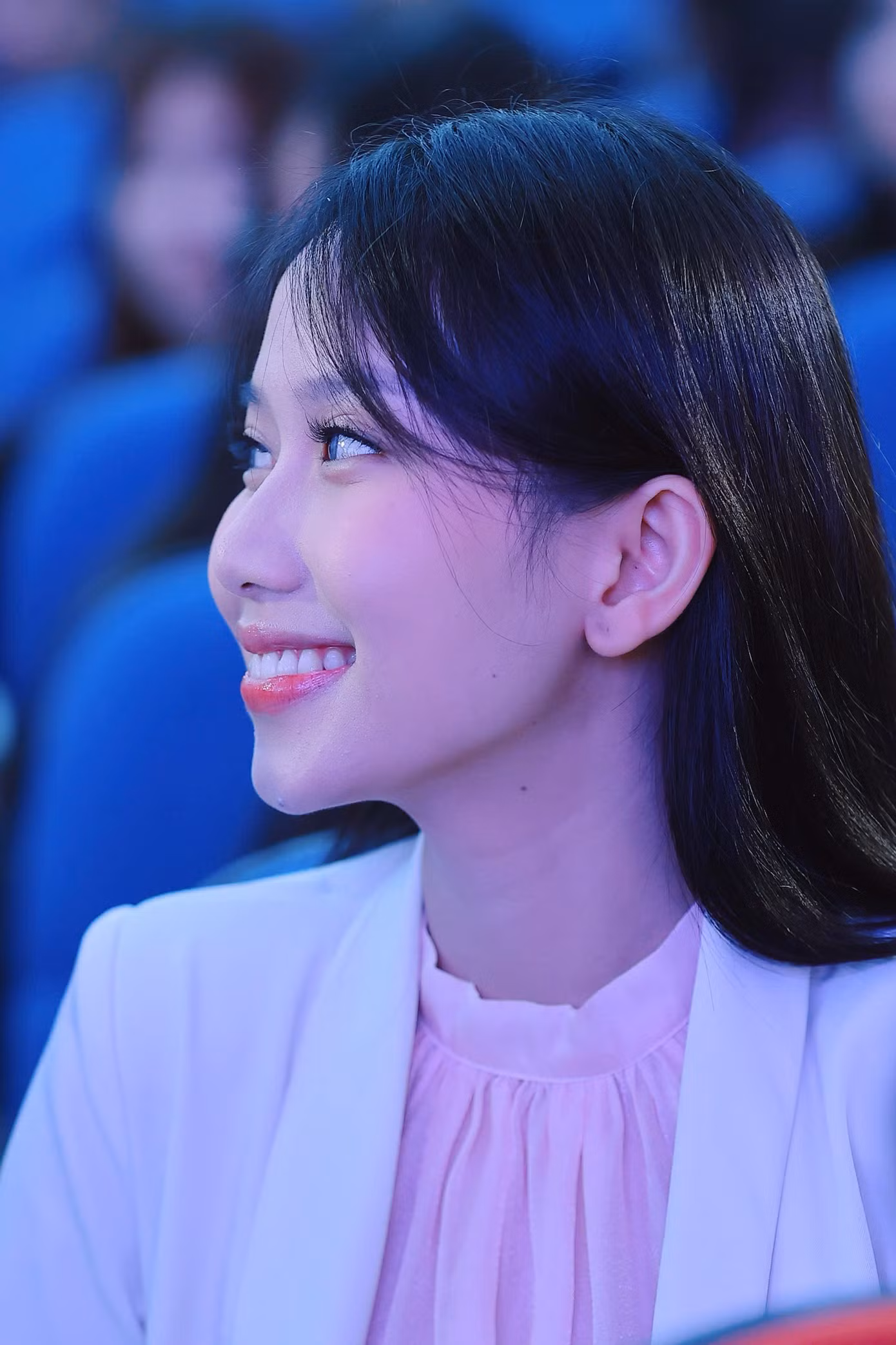 Không chỉ xinh đẹp, các cô gái đến từ Đại học Đà Nẵng được xem là ứng viên tiềm năng của cuộc thi Hoa hậu Việt Nam 2024 khi sở hữu khả năng ngoại ngữ, tài lẻ như ca hát, vũ đạo...