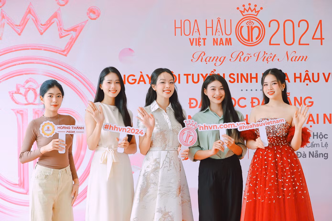 Nhiều thí sinh của Đại học Đà Nẵng hào hứng nộp hồ dự thi và bày tỏ muốn tiếp bước Hoa hậu Thanh Thủy chinh phục vương miện Hoa hậu Việt Nam.