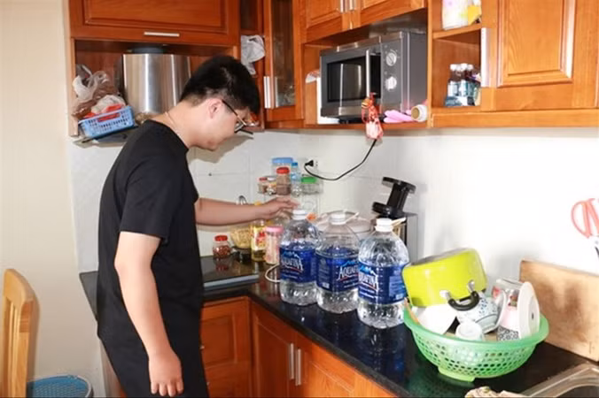 Ống nước sông Đà 'âm thầm' vỡ, cư dân vật vã vì khát nước ảnh 5