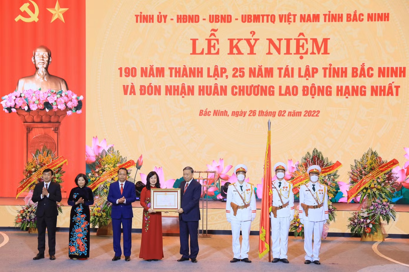 Tỉnh Bắc Ninh đón nhận Huân chương Lao động hạng Nhất