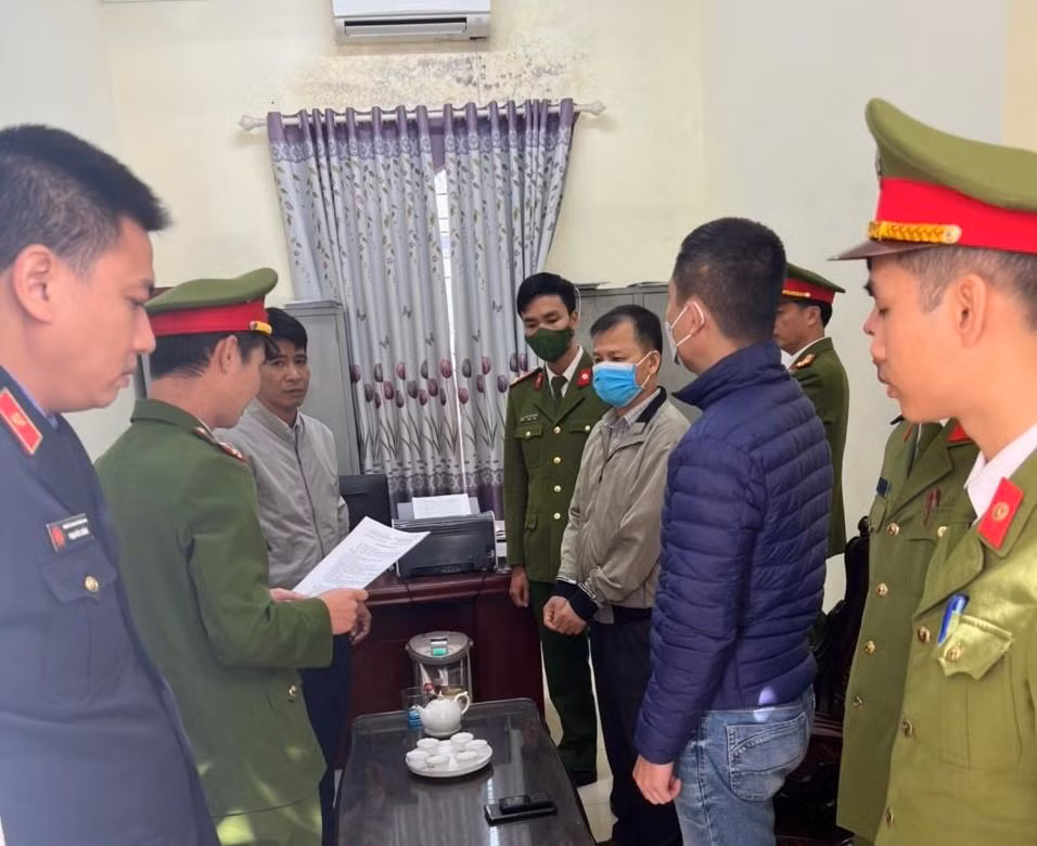 Cơ quan Công an thi hành lệnh bắt tạm giam bị can Tư