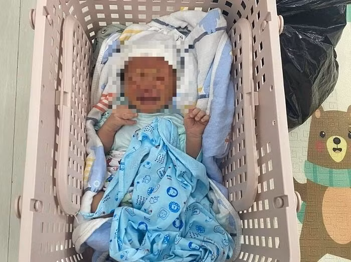 Cháu bé bị bỏ rơi