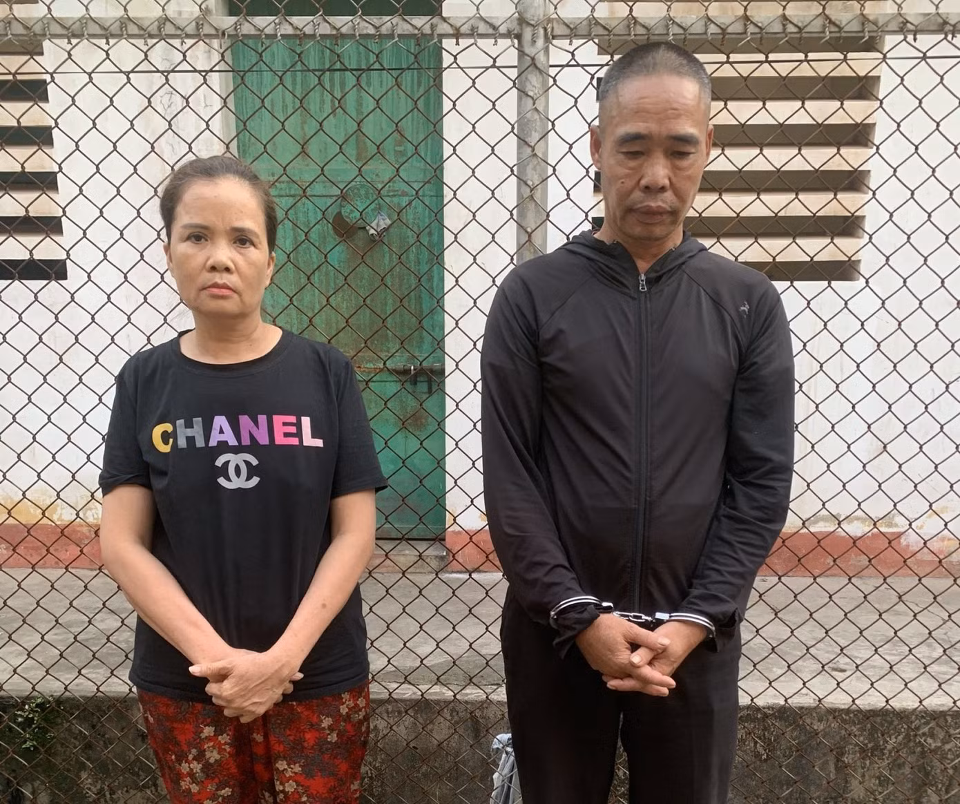 Tuấn và vợ