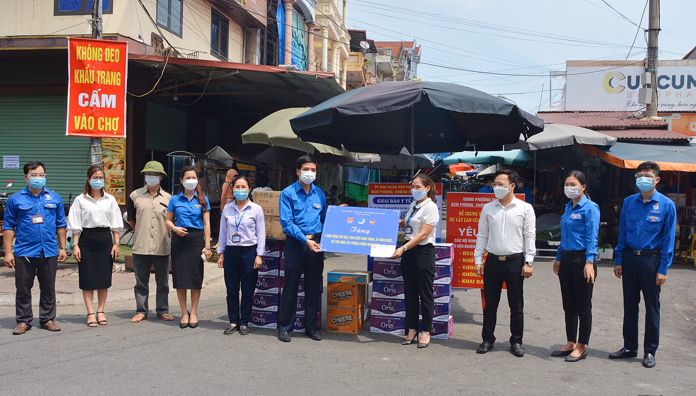 Tỉnh Đoàn Bắc Ninh trao tặng nhu yếu phẩm hỗ trợ thành phố Bắc Ninh chống dịch