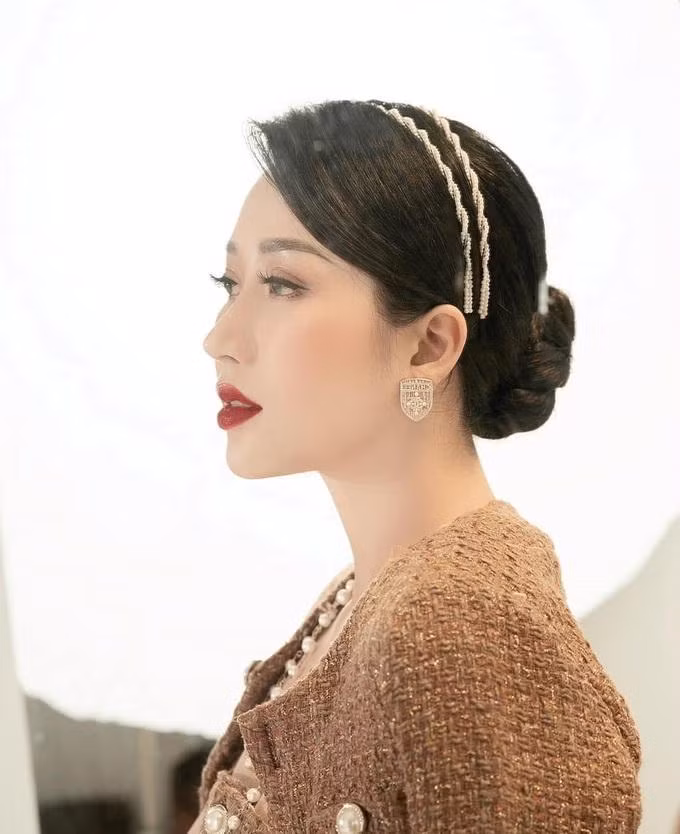 Cô dâu Thiên Như nhan sắc xinh đẹp, quyến rũ, phong cách thời thượng.