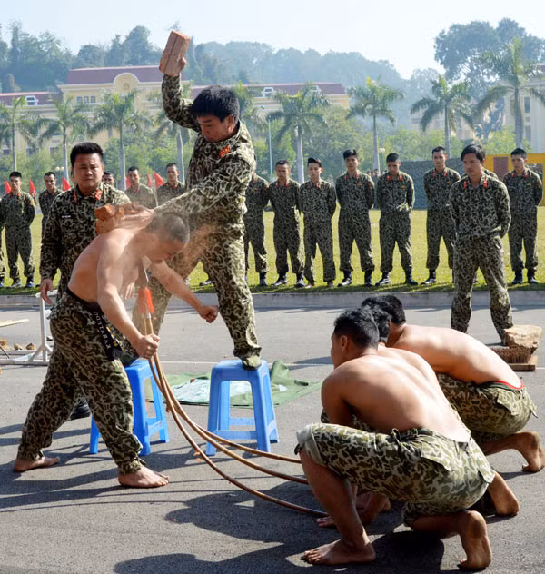 Mục kích đặc công chống khủng bố khổ luyện ảnh 5