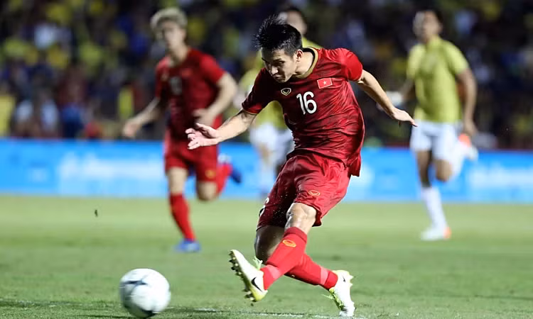 HLV Kiatisak: 'Thái Lan cần quên đi thất bại trước Việt Nam' ảnh 1