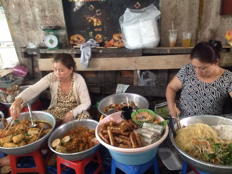 Người dân Sài Gòn đổ xô mua đồ chay cúng rằm tháng Giêng ảnh 2