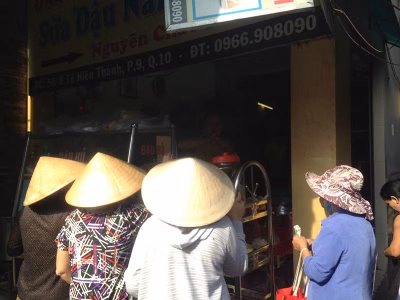 Người dân Sài Gòn đổ xô mua đồ chay cúng rằm tháng Giêng ảnh 11