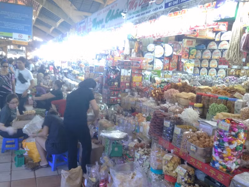 Tiểu thương phát sầu vì người dân 'chưa vội' sắm Tết ảnh 2