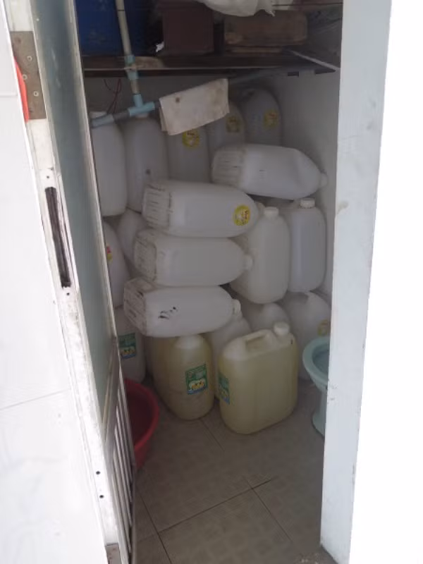 Tạm ngưng hoạt động cơ sở chế biến suất ăn nhếch nhác ảnh 2