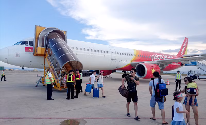Máy bay quay đầu để kiểm tra kĩ thuật ảnh 2