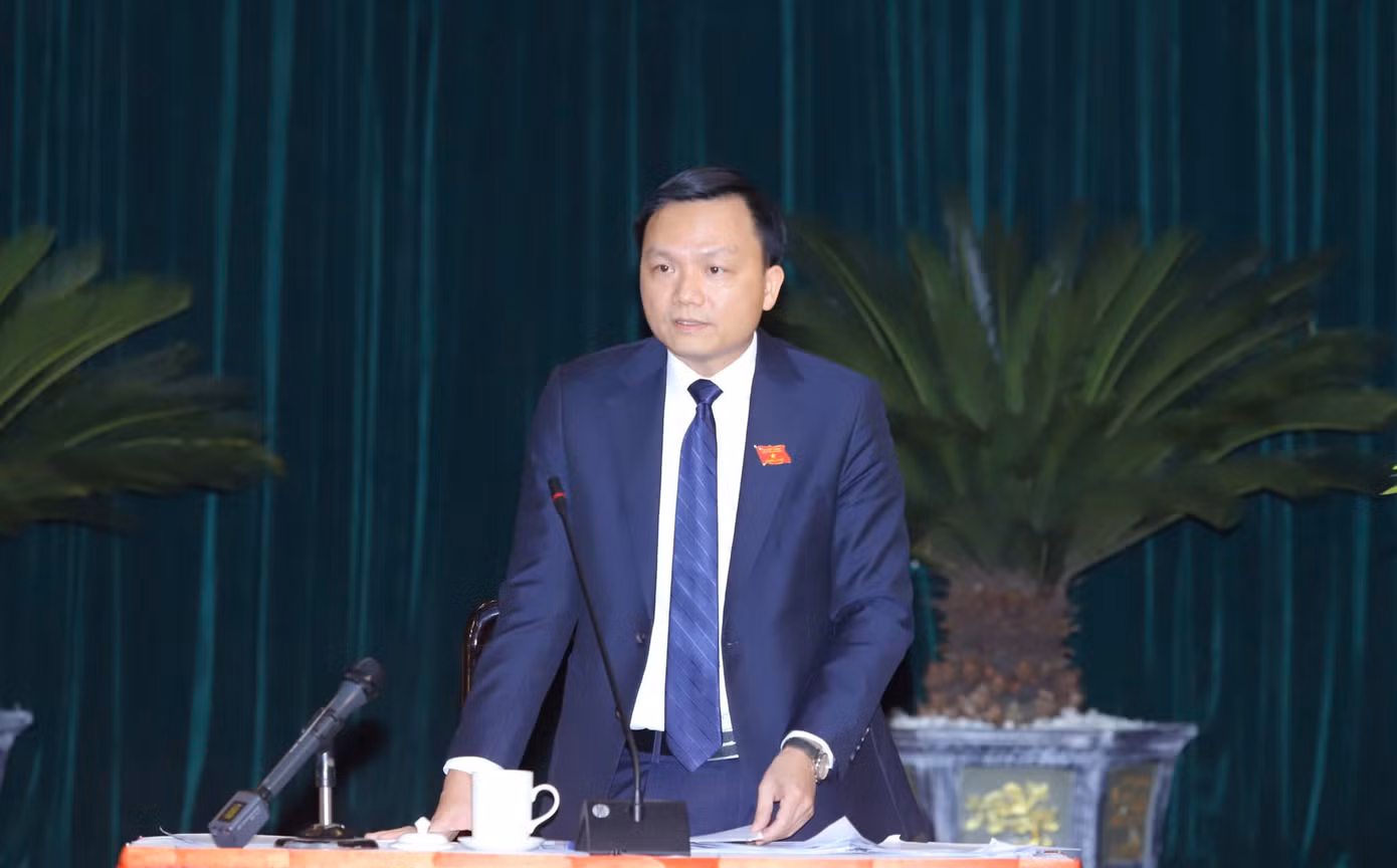 Ông Lê Minh Nghĩa, Giám đốc Sở Kế hoạch và Đầu tư trả lời chất vấn