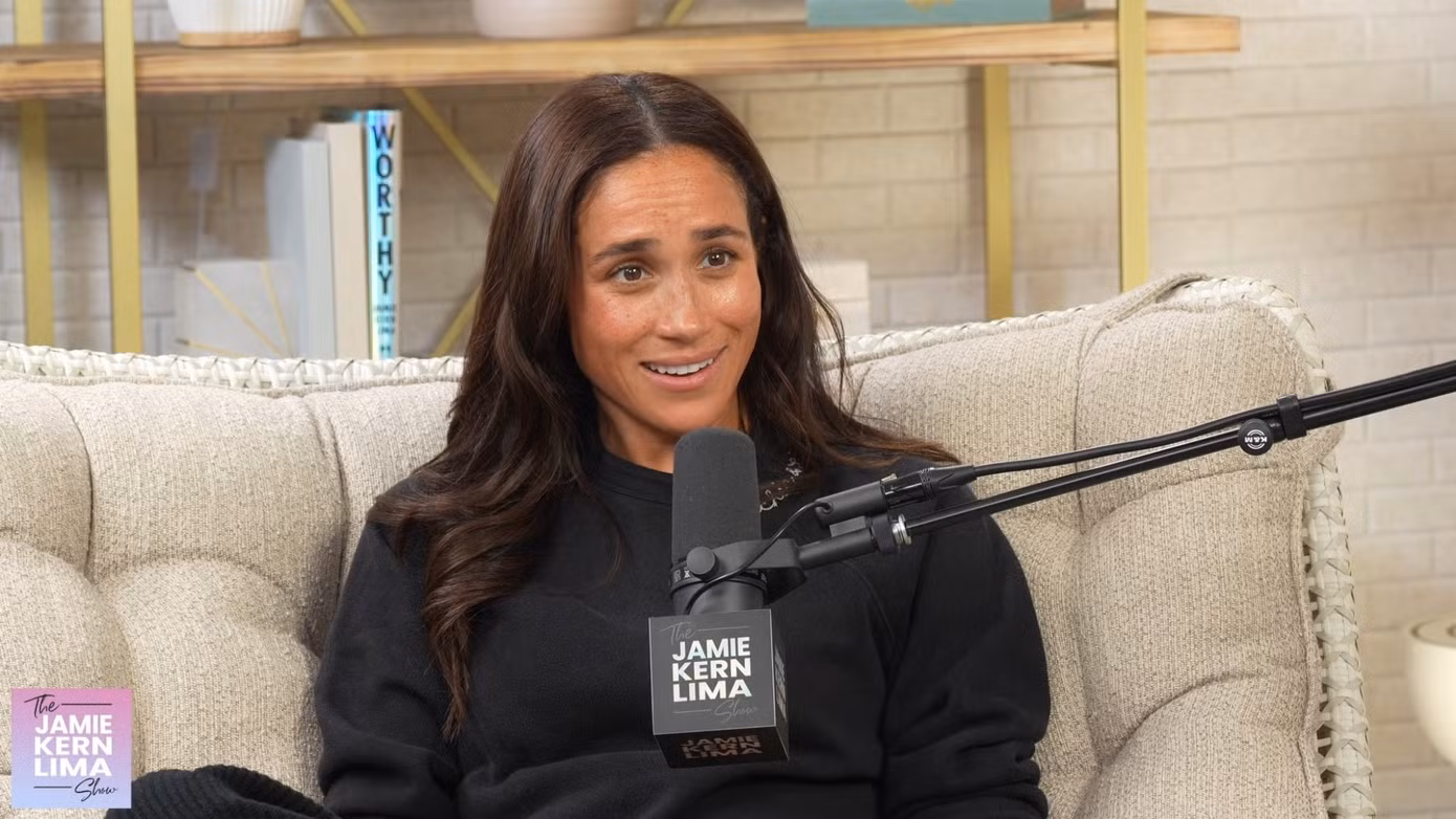 Meghan Markle hoán đổi vị trí từ người dẫn chương trình thành khách mời podcast. Ảnh: YouTube.