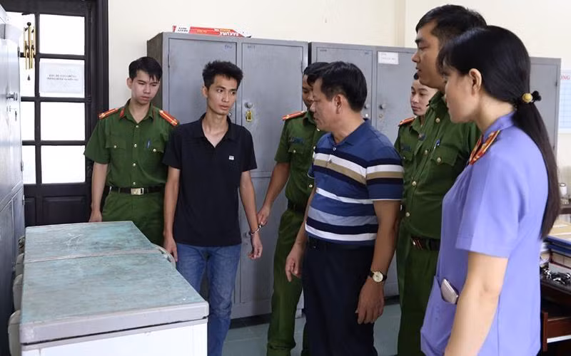 Đối tượng Giang áo sẫm màu.