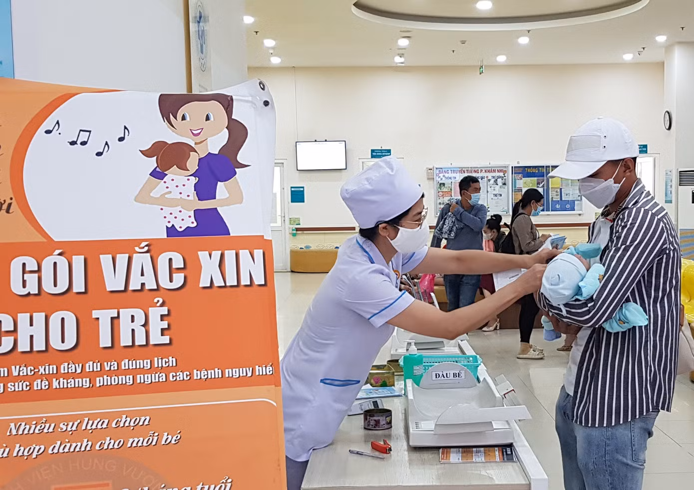 Trẻ từ 0 đến 10 tuổi là nhóm được hoàn toàn miễn phí vắc xin trong chương trình tiêm chủng mở rộng