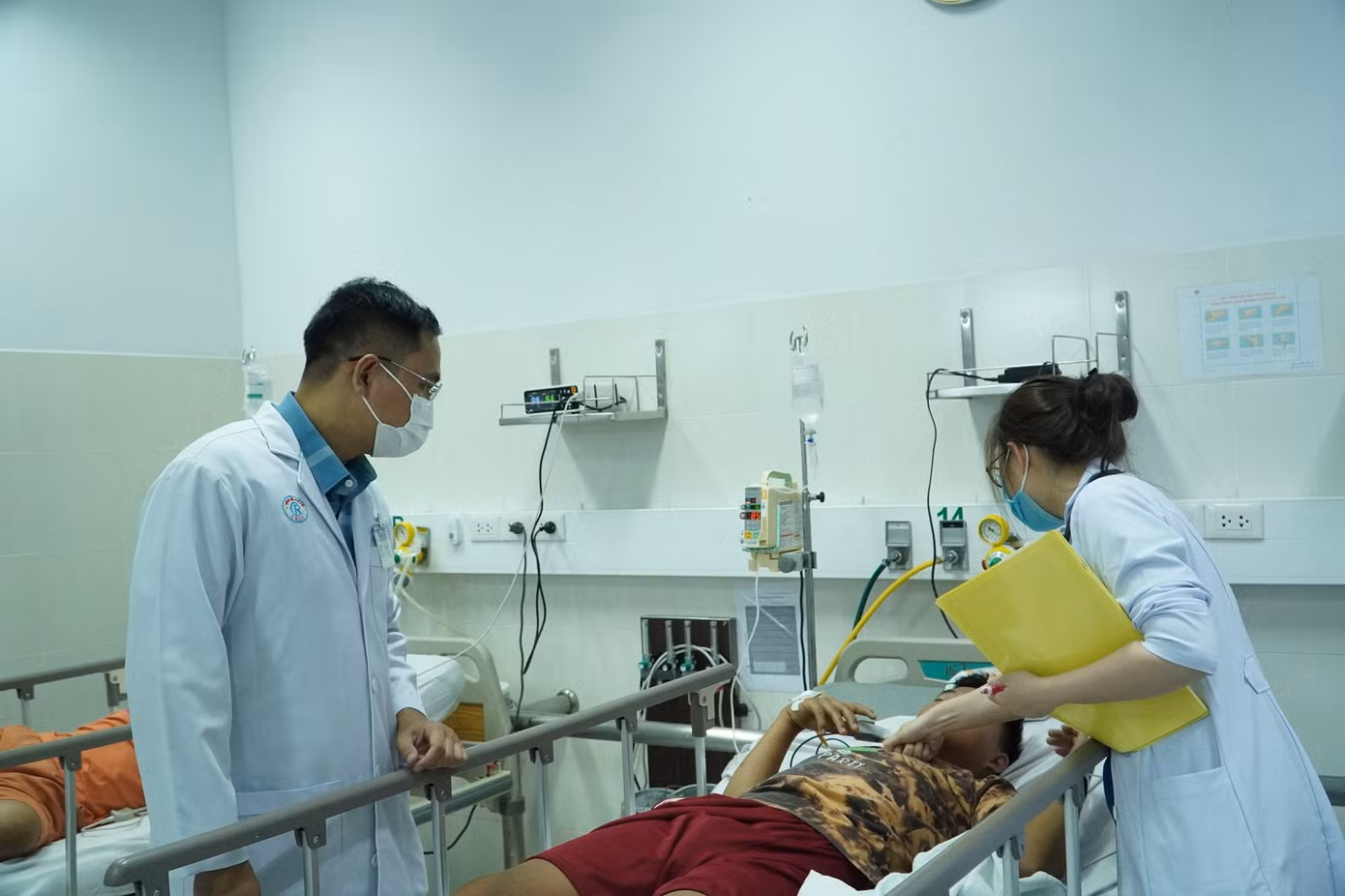 Các bệnh nhân được bác sĩ chẩn đoán bị ngộ độc botunium từ thực phẩm