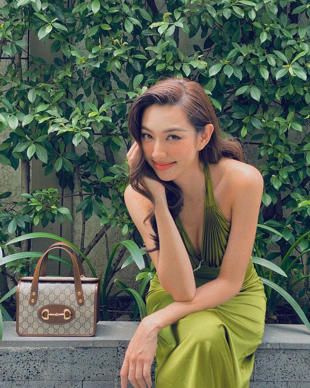 Năm 1955, chi tiết Horsebit chính thức xuất hiện trên sản phẩm túi xách của Gucci bởi vì khách hàng thượng lưu rất yêu thích yếu tố lịch sử được tích hợp trong sản phẩm túi xách thời trang. Chính vì vậy một chiếc túi như Gucci 1955 Horsebit đảm bảo giữ giá tốt. Năm 1955, chi tiết Horsebit chính thức xuất hiện trên sản phẩm túi xách của Gucci bởi vì khách hàng thượng lưu rất yêu thích yếu tố lịch sử được tích hợp trong sản phẩm túi xách thời trang. Chính vì vậy một chiếc túi như Gucci 1955 Horsebit đảm bảo giữ giá tốt.