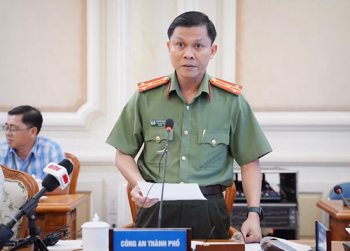 Thượng tá Nguyễn Thăng Long cung cấp thông tin tại buổi họp báo.