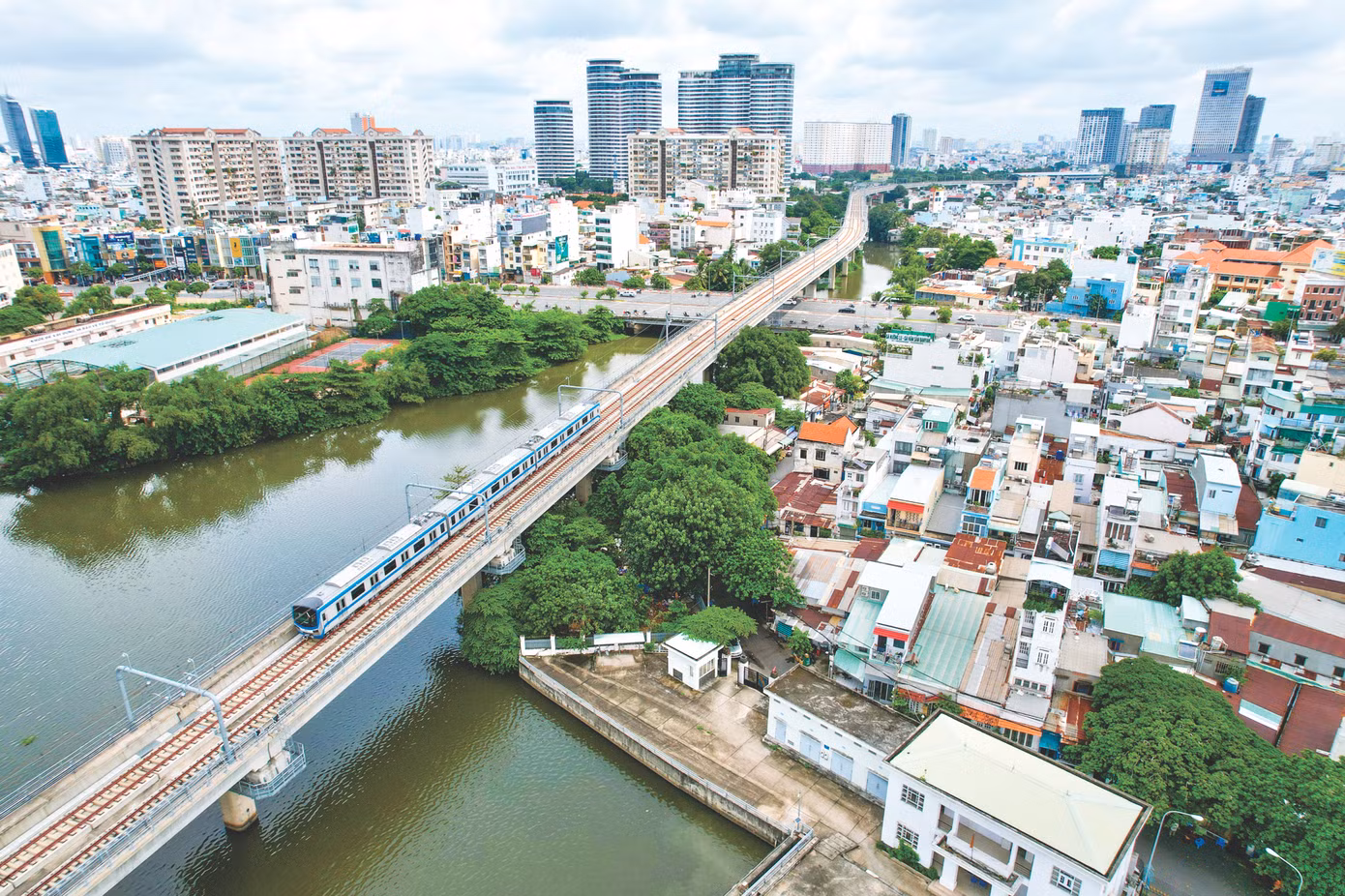 Dự án metro số 1 TPHCM sẽ vận hành thương mại vào cuối năm nay Ảnh: Duy Anh Dự án metro số 1 TPHCM sẽ vận hành thương mại vào cuối năm nay Ảnh: Duy Anh