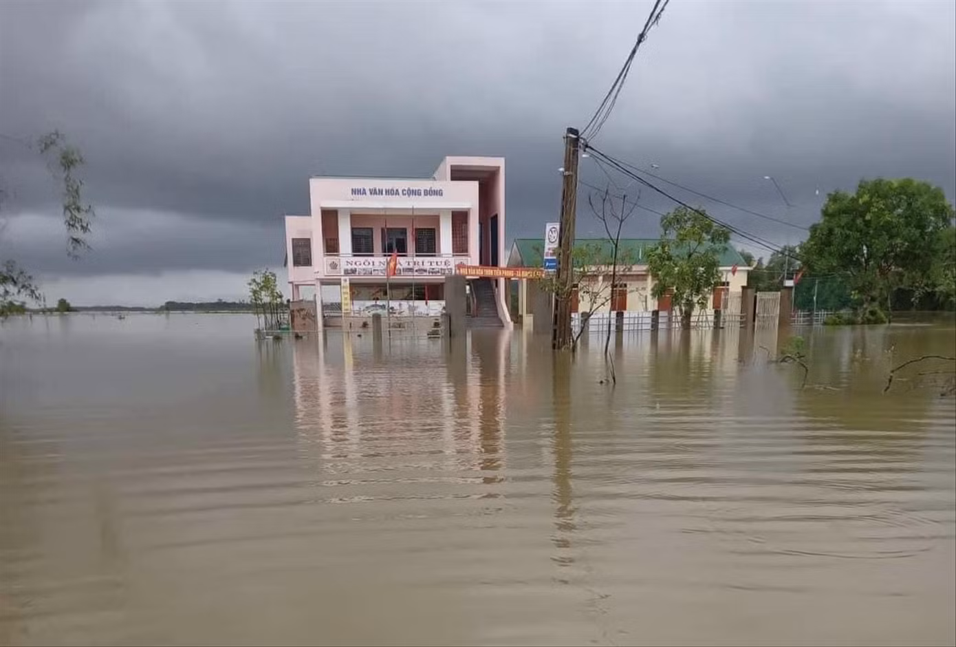 Mưa lũ gây ngập lụt tại nhiều địa phương