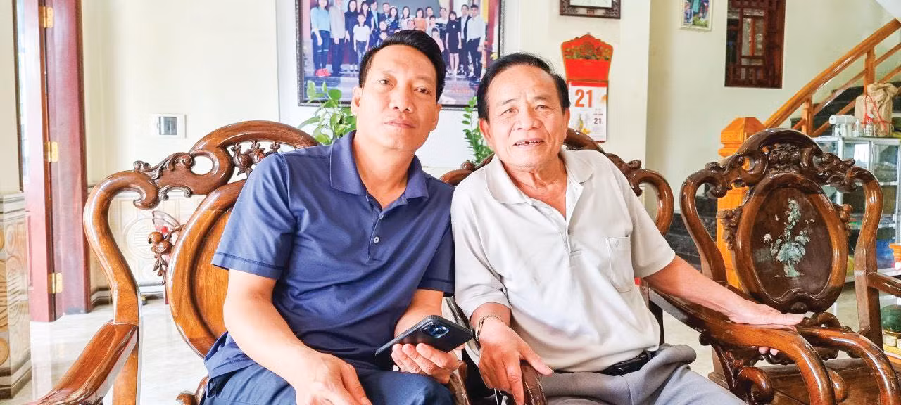 Tác giả bài viết và “Em bé Bảo Ninh”