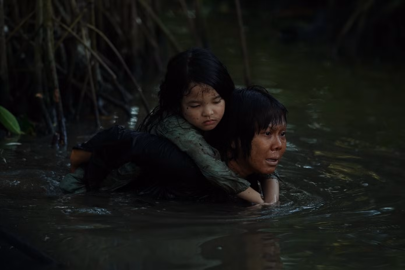 Ma da khai thác nỗi sợ sông nước từ bao đời của người Việt.
