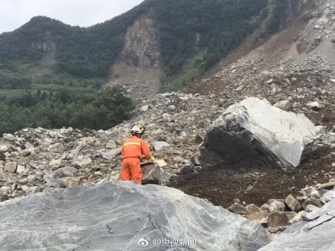 Lở đất chôn vùi hàng chục gia đình, 27 người chết và mất tích ảnh 3