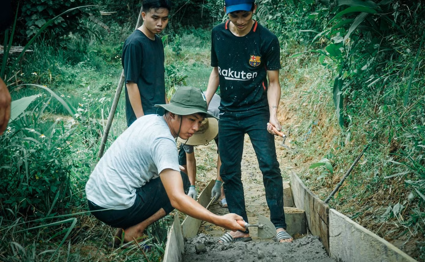 Chị Ríah Rục, Bí thư Đoàn xã Tà Lu vui mừng: "Tuyến đường hoàn thành mang lại nhiều ý nghĩa và niềm vui cho bà con, thuận tiện cho việc giao thương, qua lại giữa các thôn trong xã. Đặc biệt, vào mùa mưa bà con tránh phải di chuyển trên đường đất nhỏ dốc, trơn trượt".