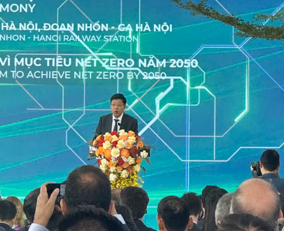 Phó Chủ tịch UBND thành phố Hà Nội Dương Đức Tuấn phát biểu tại buổi lễ sáng nay. Ảnh: T.Đảng