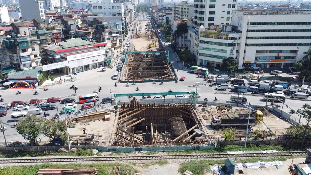 Để hoàn thiện dự án đường Vành đai 2,5, năm 2022 thành phố Hà Nội đã giao cho Ban QLDA đầu tư xây dựng công trình giao thông thực hiện dự án hầm chui trị giá hơn 700 tỷ đồng (vốn ngân sách) giúp đường Vành đai 2,5 tránh giao cắt với đường Giải Phóng (QL1).