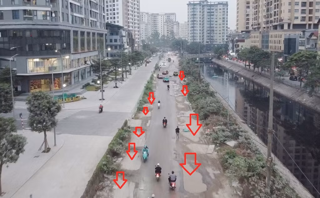 Dù trời không mưa nhưng đường Nguyễn Cảnh Dị luôn trơn vì tụ đọng nước ở các ổ gà.