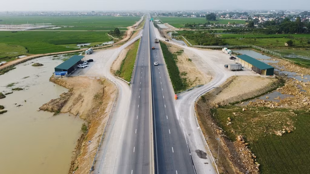 Đây là dự án trạm “kép” - tức là mỗi chiều đường đều có một trạm dừng nghỉ và nằm đối diện nhau.