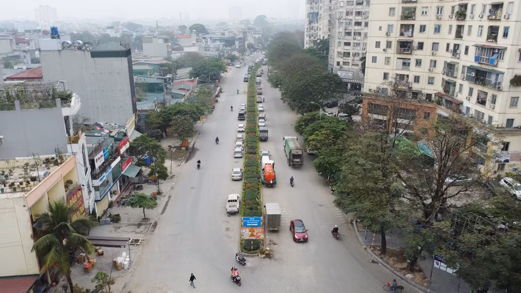 Dự án được thực hiện theo hình thức BT (đổi đất lấy hạ tầng), nhưng đến nay chỉ một số đoạn đường được hình thành như thế này, các đoạn đường khác thi công chưa xong, hoặc chưa giải phóng xong mặt bằng.
