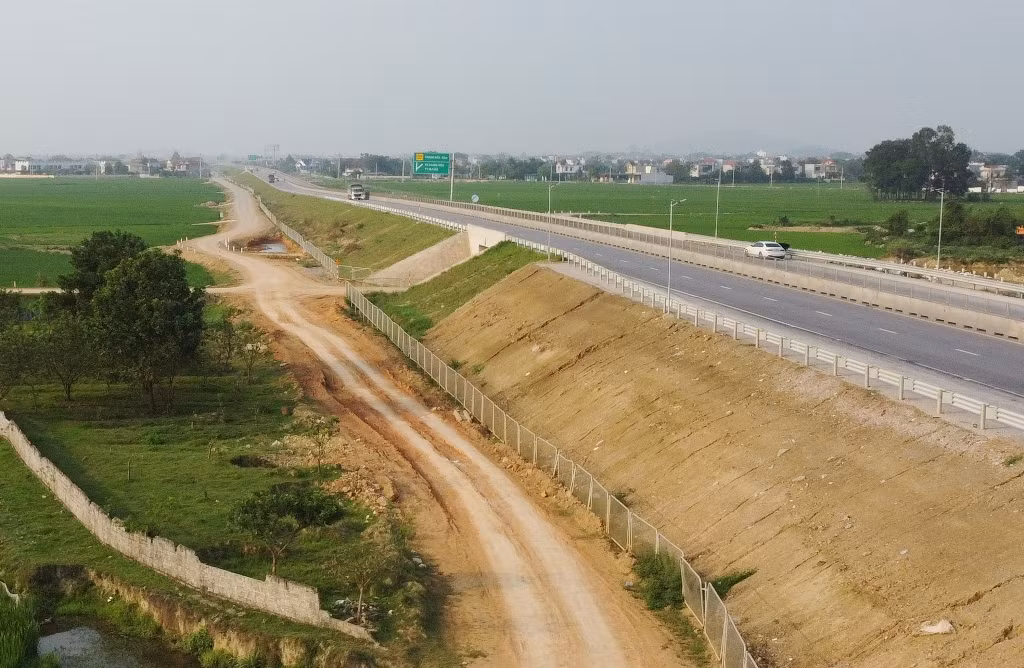 Đây cũng là dự án trạm dừng nghỉ “kép”, mỗi chiều đường phía đối diện nhau có 1 trạm dừng nghỉ, tổng diện tích xây dựng mỗi trạm là 3 ha.