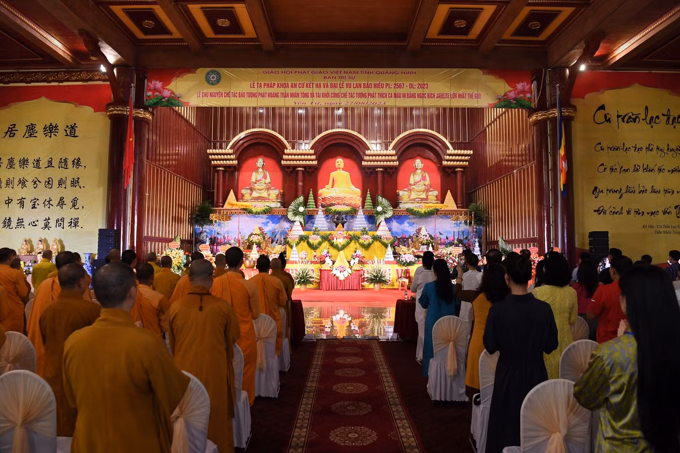 Nghi lễ chú nguyện khai tượng Phật hoàng Trần Nhân Tông tại khu di tích Yên Tử.